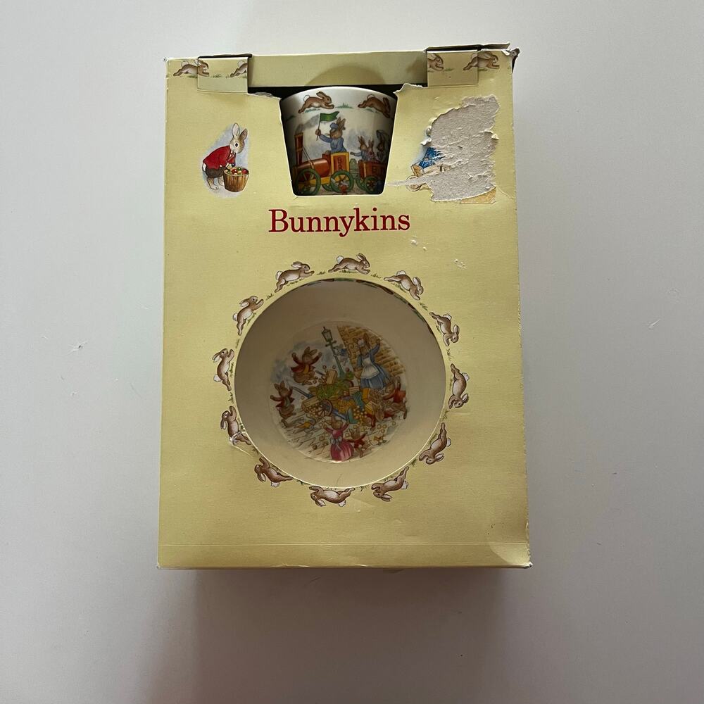 Vintage Royal Doulton Bunnykins 2pc Nursery Set Plate & Mug New in Box England - Picture 2 of 11